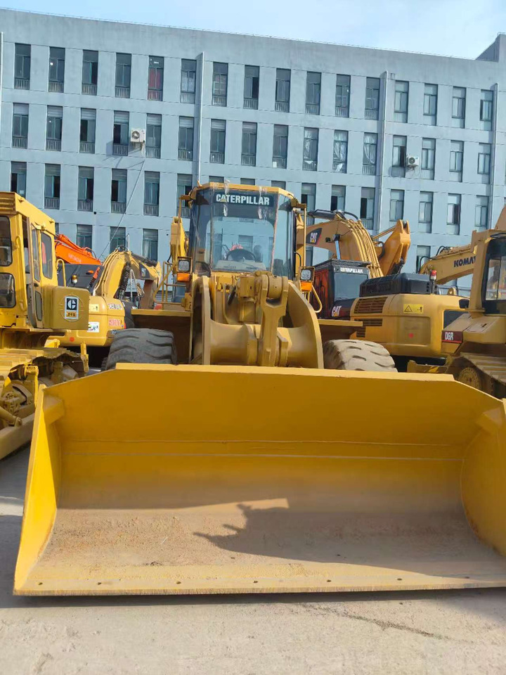 Chargeuse sur pneus CATERPILLAR 966F