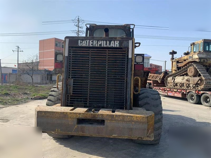 Chargeuse sur pneus CATERPILLAR 966F