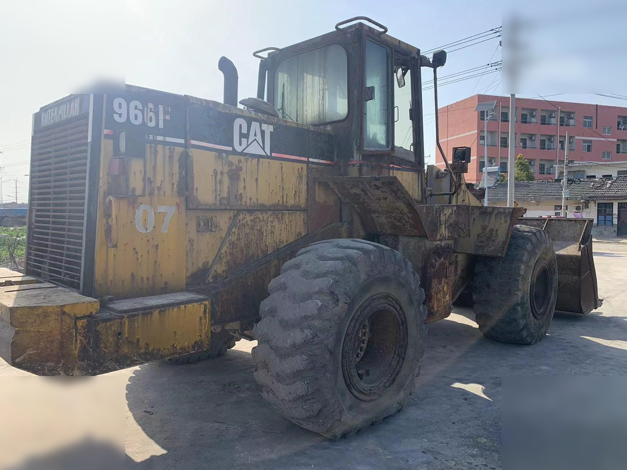 Chargeuse sur pneus CATERPILLAR 966F