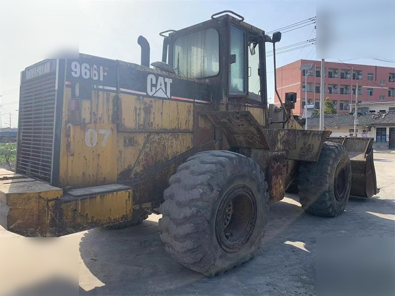 Chargeuse sur pneus CATERPILLAR 966F