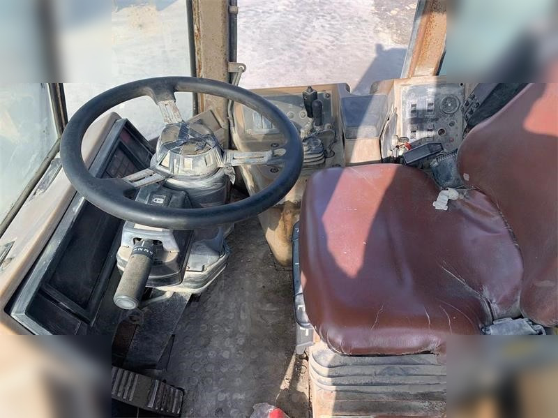 Chargeuse sur pneus CATERPILLAR 966F