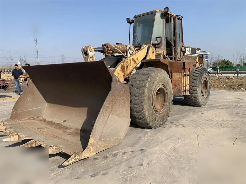 Chargeuse sur pneus CATERPILLAR 966F