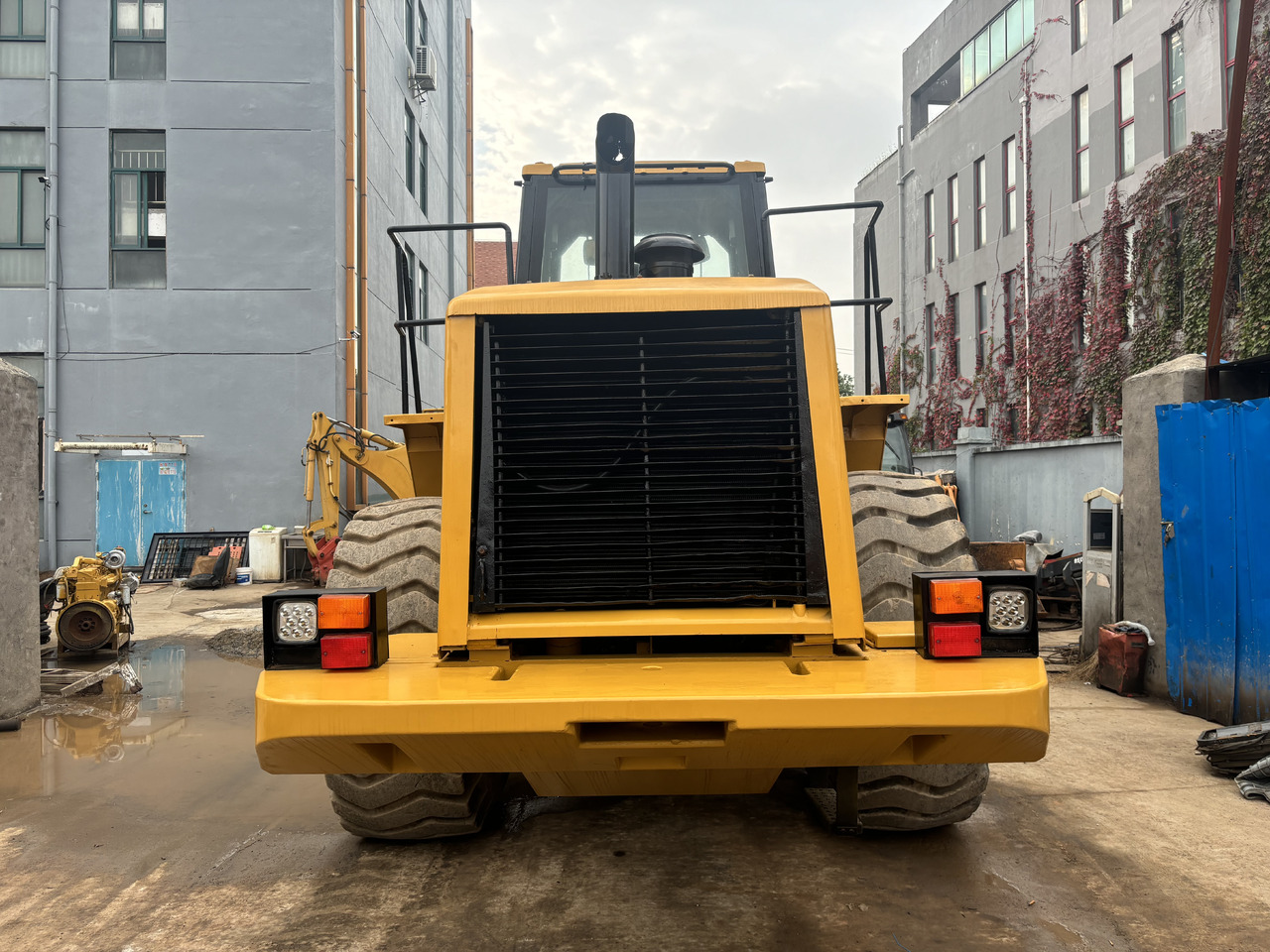 Chargeuse sur pneus CATERPILLAR 966G