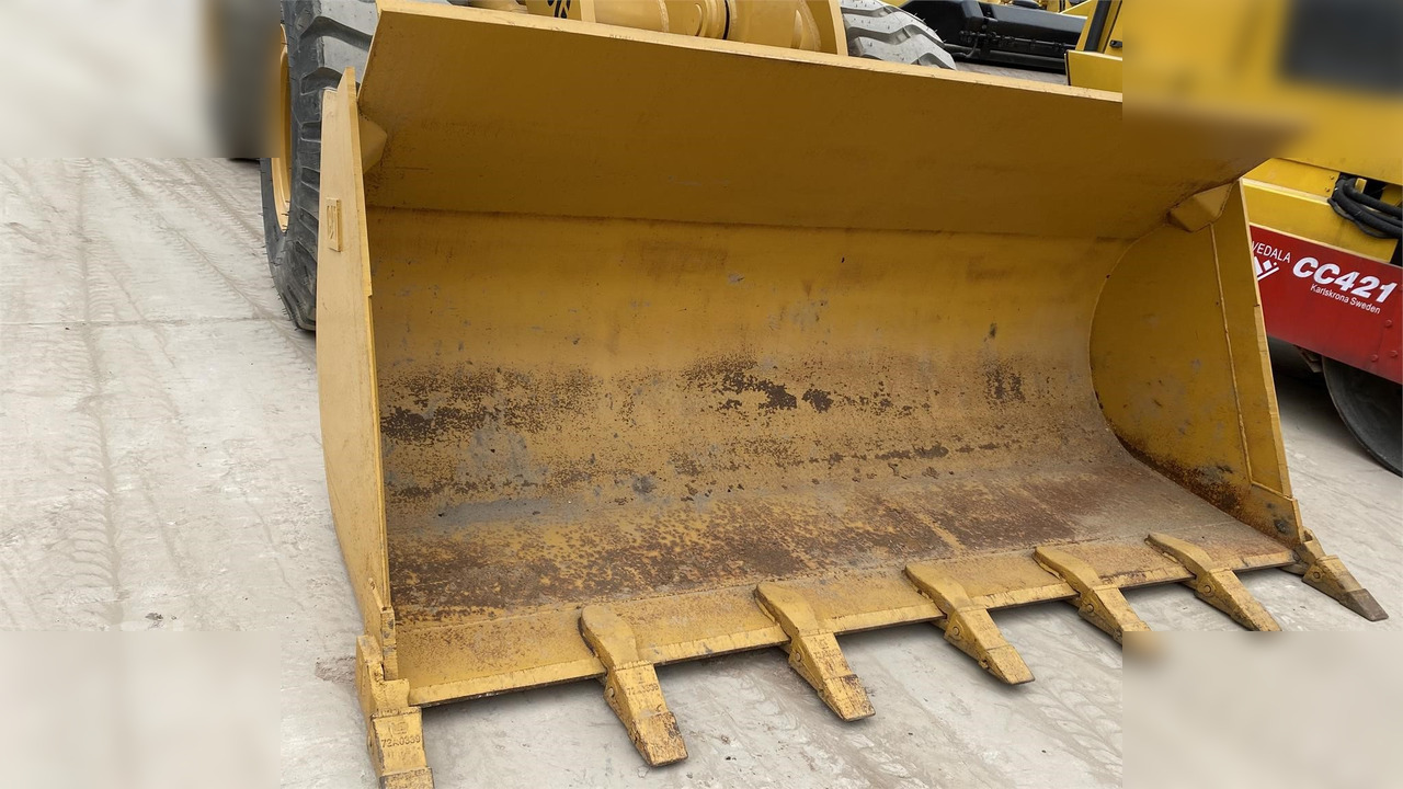 Chargeuse sur pneus CATERPILLAR 966G