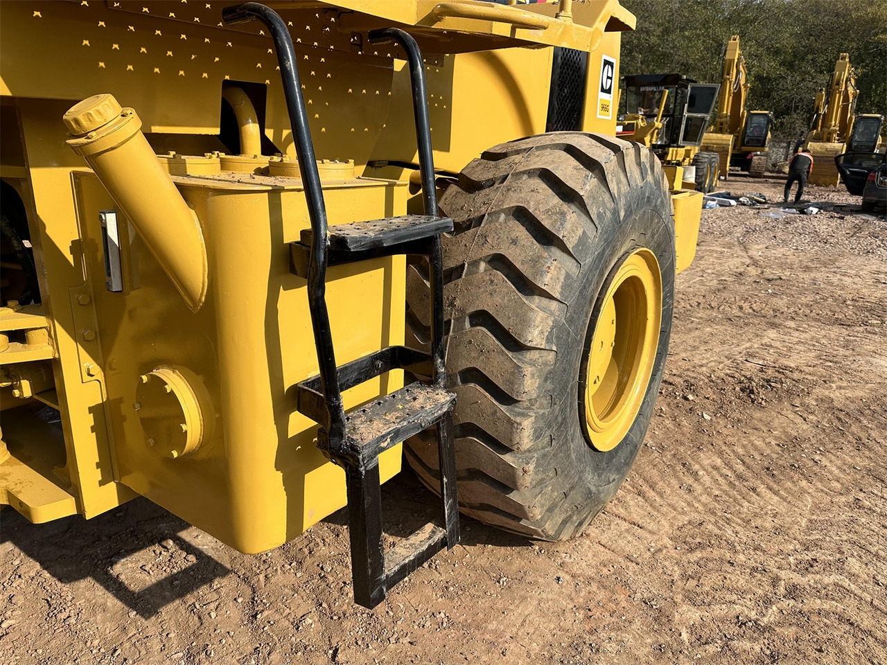 Chargeuse sur pneus CATERPILLAR 966G