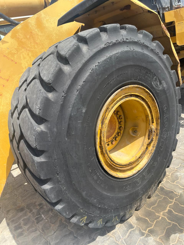 Chargeuse sur pneus CATERPILLAR 966GII