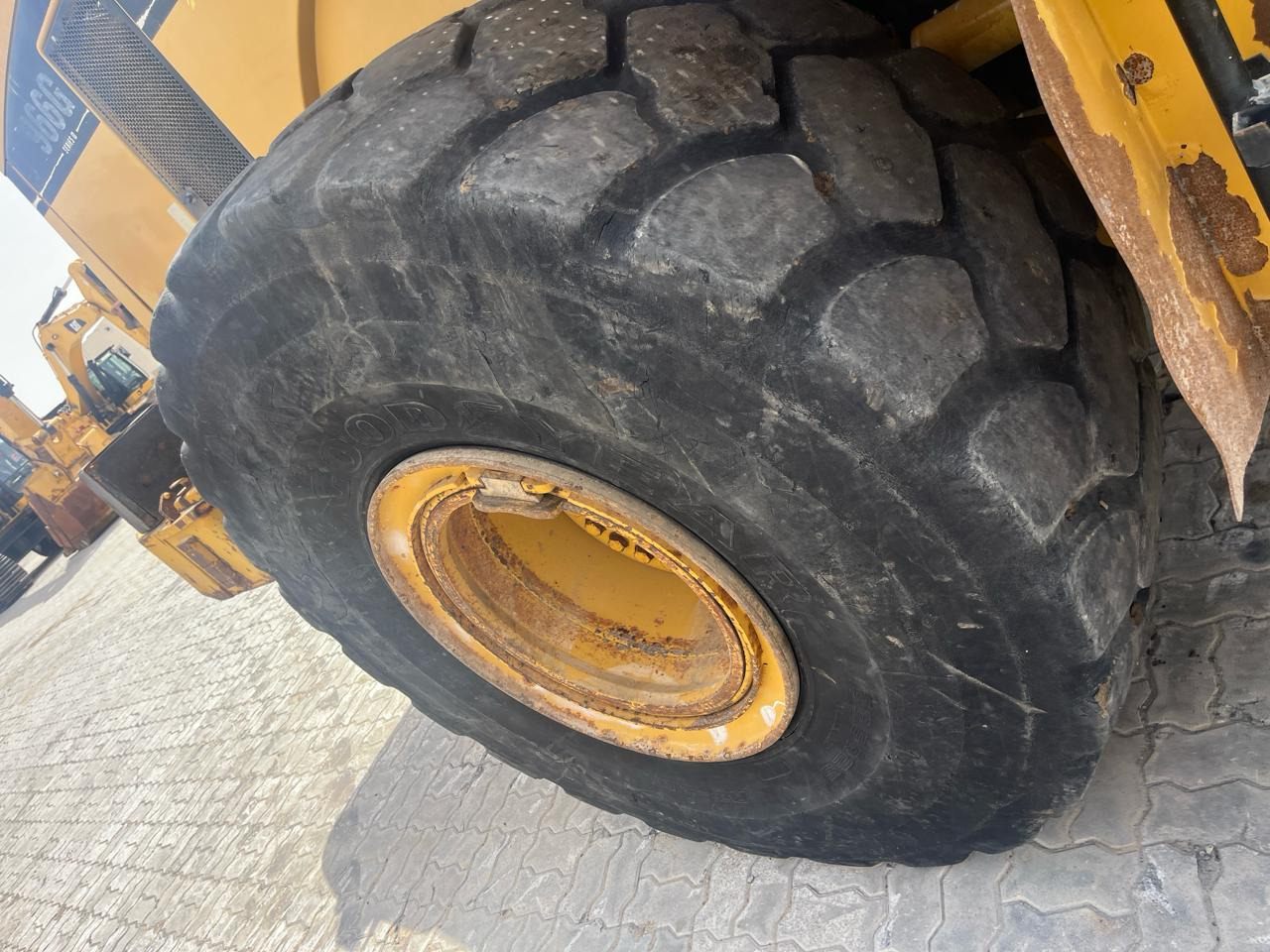 Chargeuse sur pneus CATERPILLAR 966GII