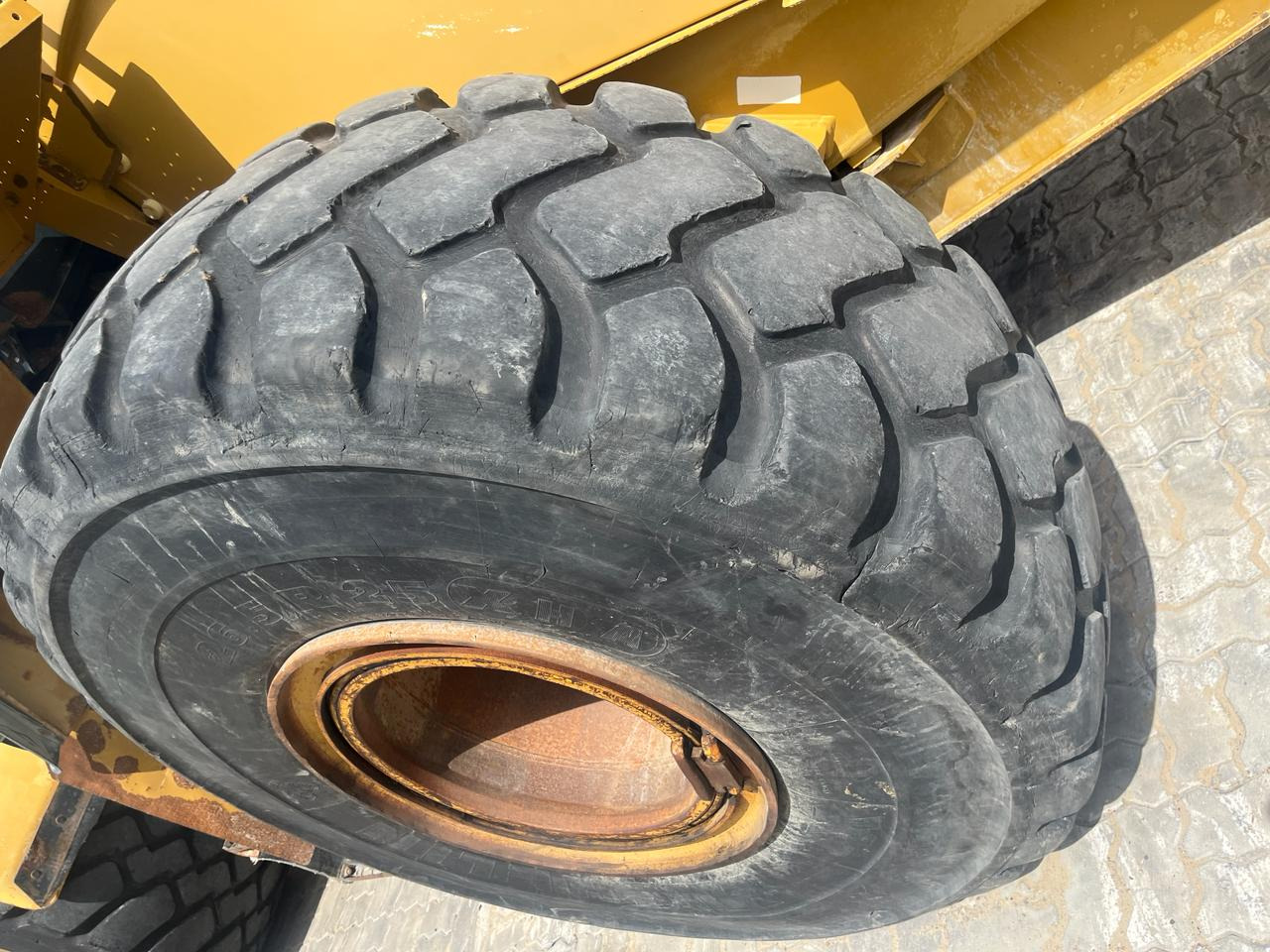 Chargeuse sur pneus CATERPILLAR 966GII