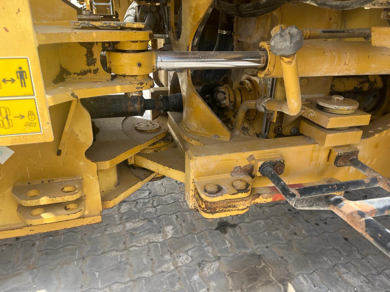 Chargeuse sur pneus CATERPILLAR 966GII