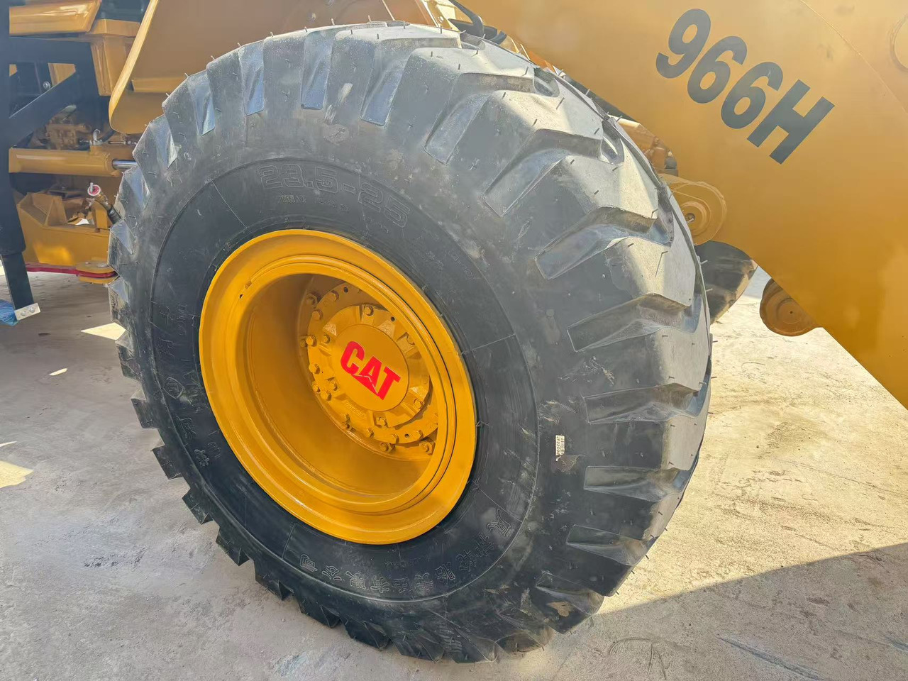 Chargeuse sur pneus CATERPILLAR 966H