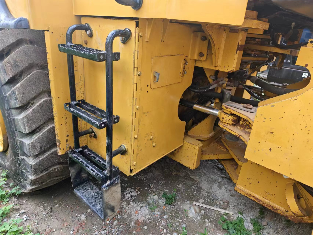 Chargeuse sur pneus CATERPILLAR 966H