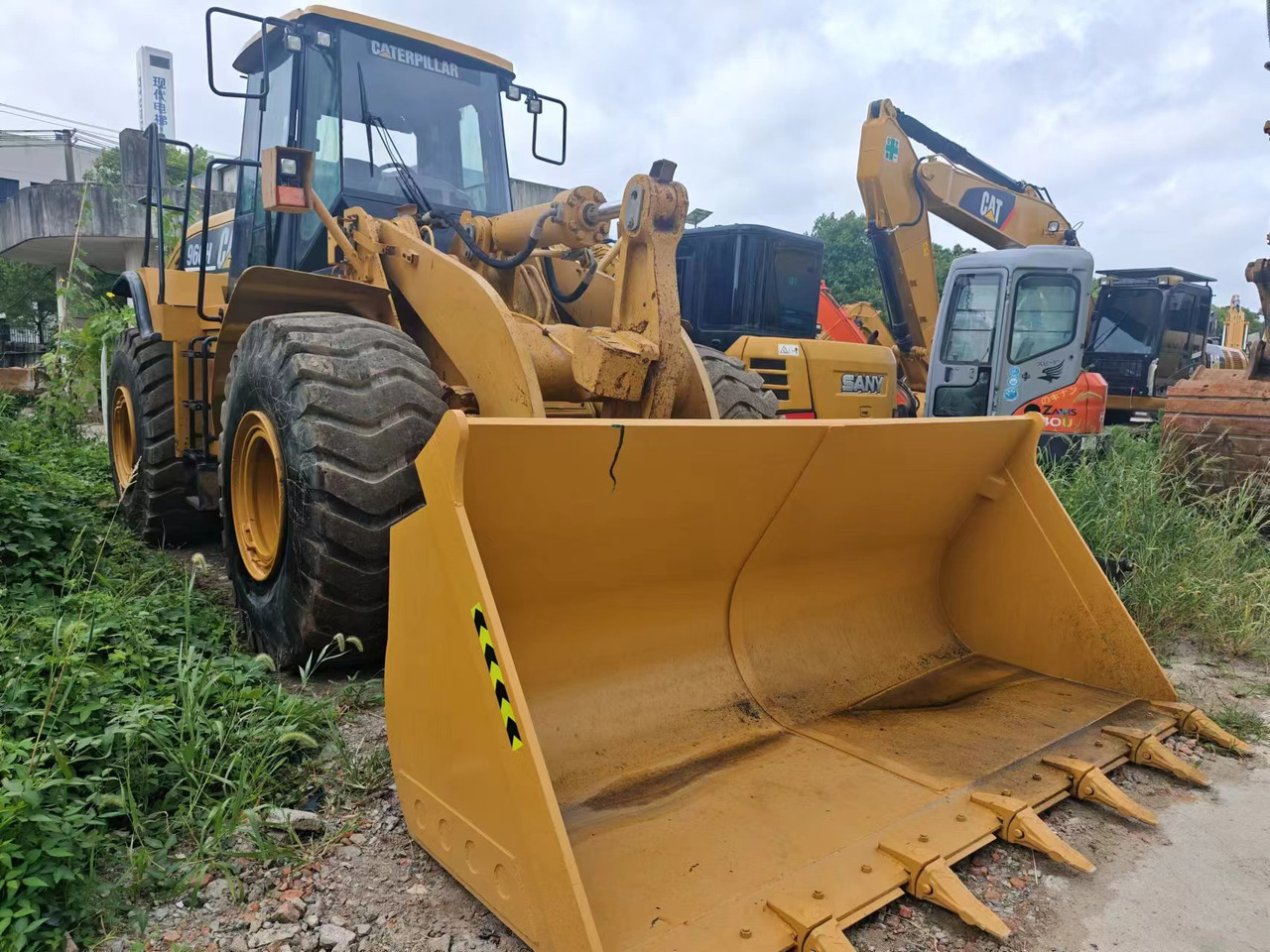 Chargeuse sur pneus CATERPILLAR 966H