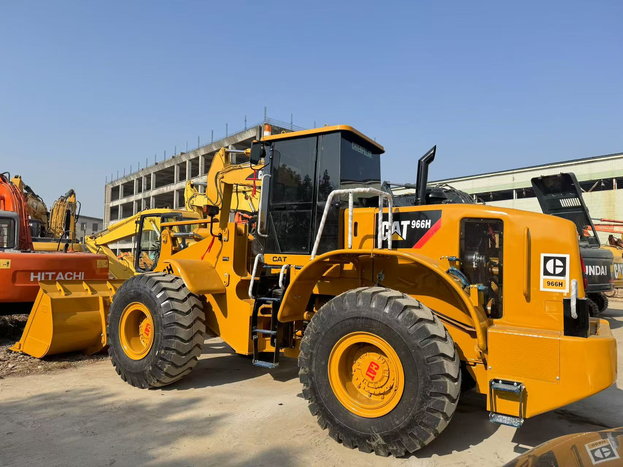 Chargeuse sur pneus CATERPILLAR 966H