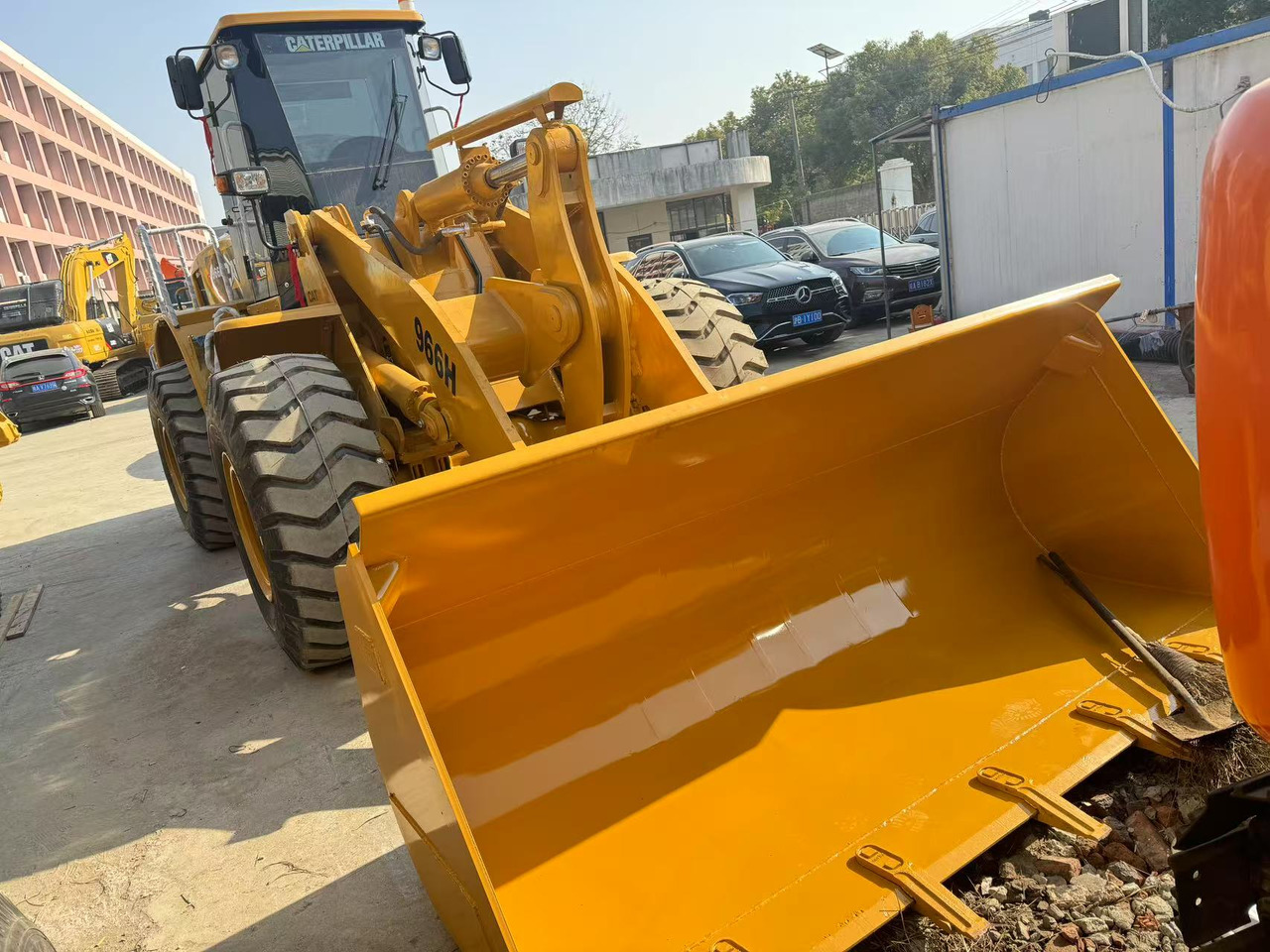 Chargeuse sur pneus CATERPILLAR 966H