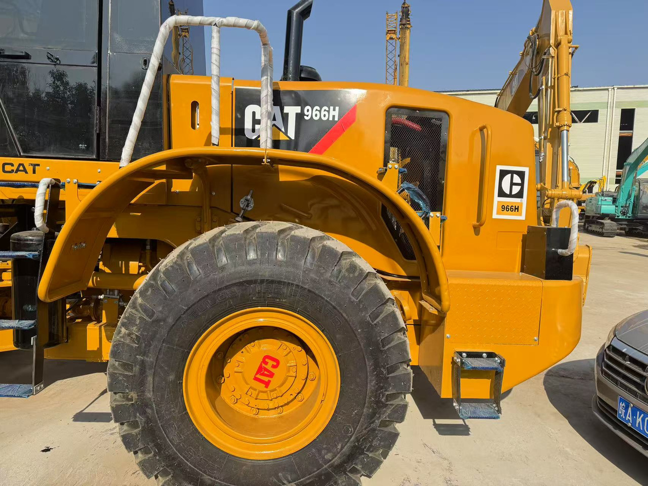 Chargeuse sur pneus CATERPILLAR 966H