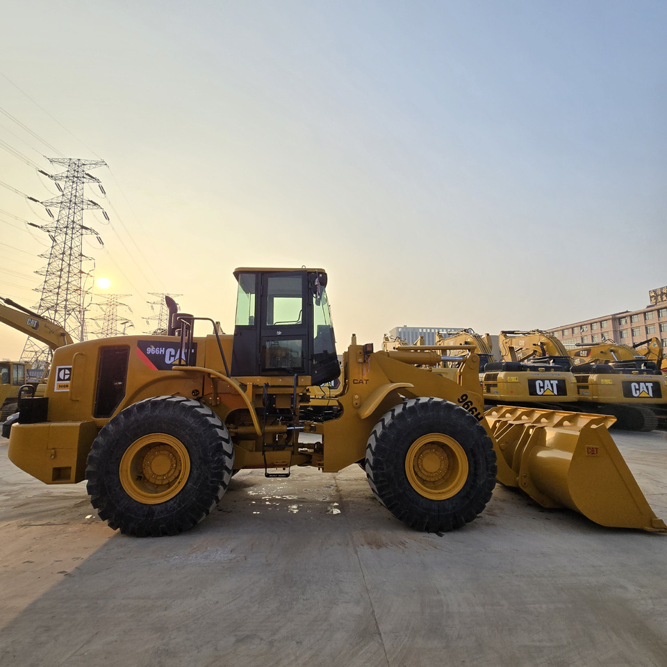 Chargeuse sur pneus CATERPILLAR 966H