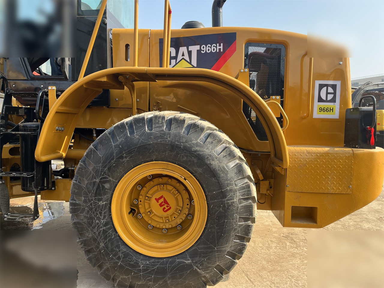 Chargeuse sur pneus CATERPILLAR 966H
