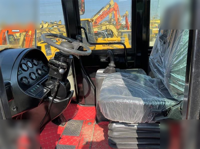 Chargeuse sur pneus CATERPILLAR 966H