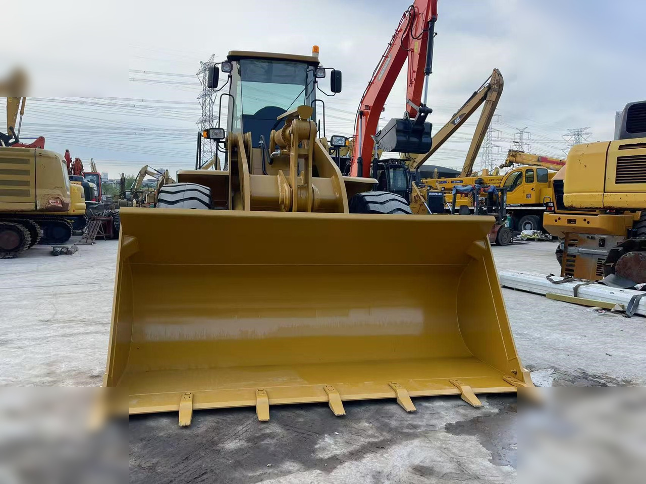 Chargeuse sur pneus CATERPILLAR 966H
