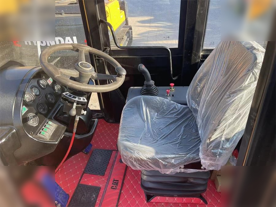 Chargeuse sur pneus CATERPILLAR 966H