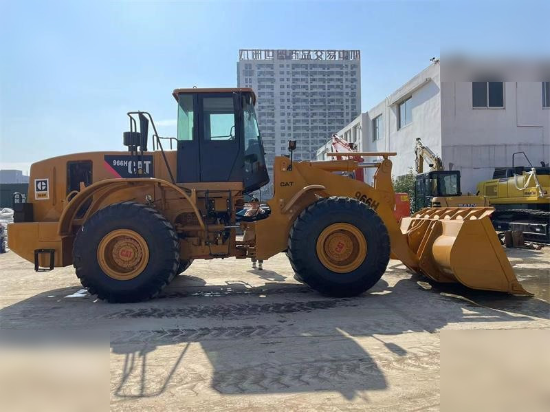 Chargeuse sur pneus CATERPILLAR 966H