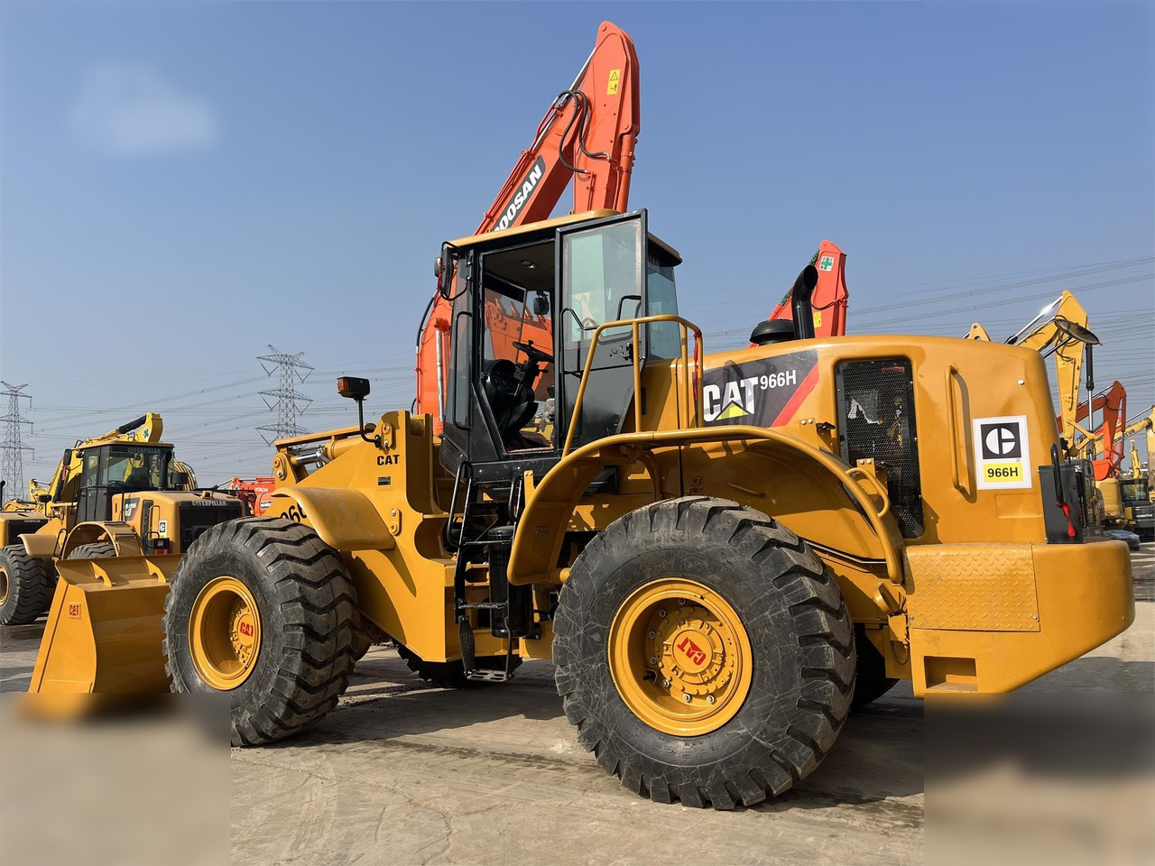 Chargeuse sur pneus CATERPILLAR 966H