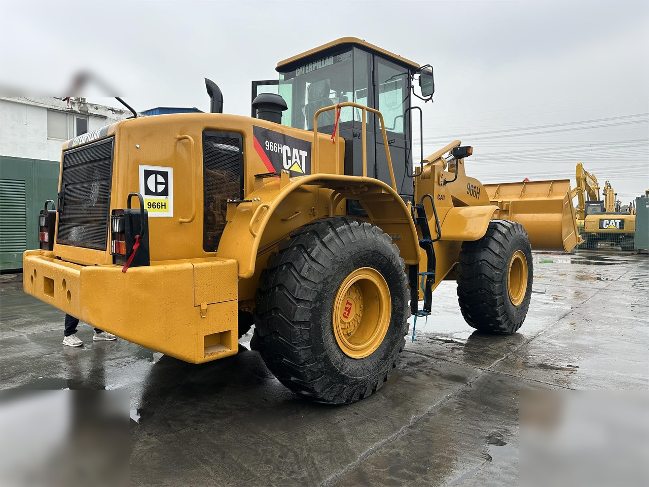 Chargeuse sur pneus CATERPILLAR 966H