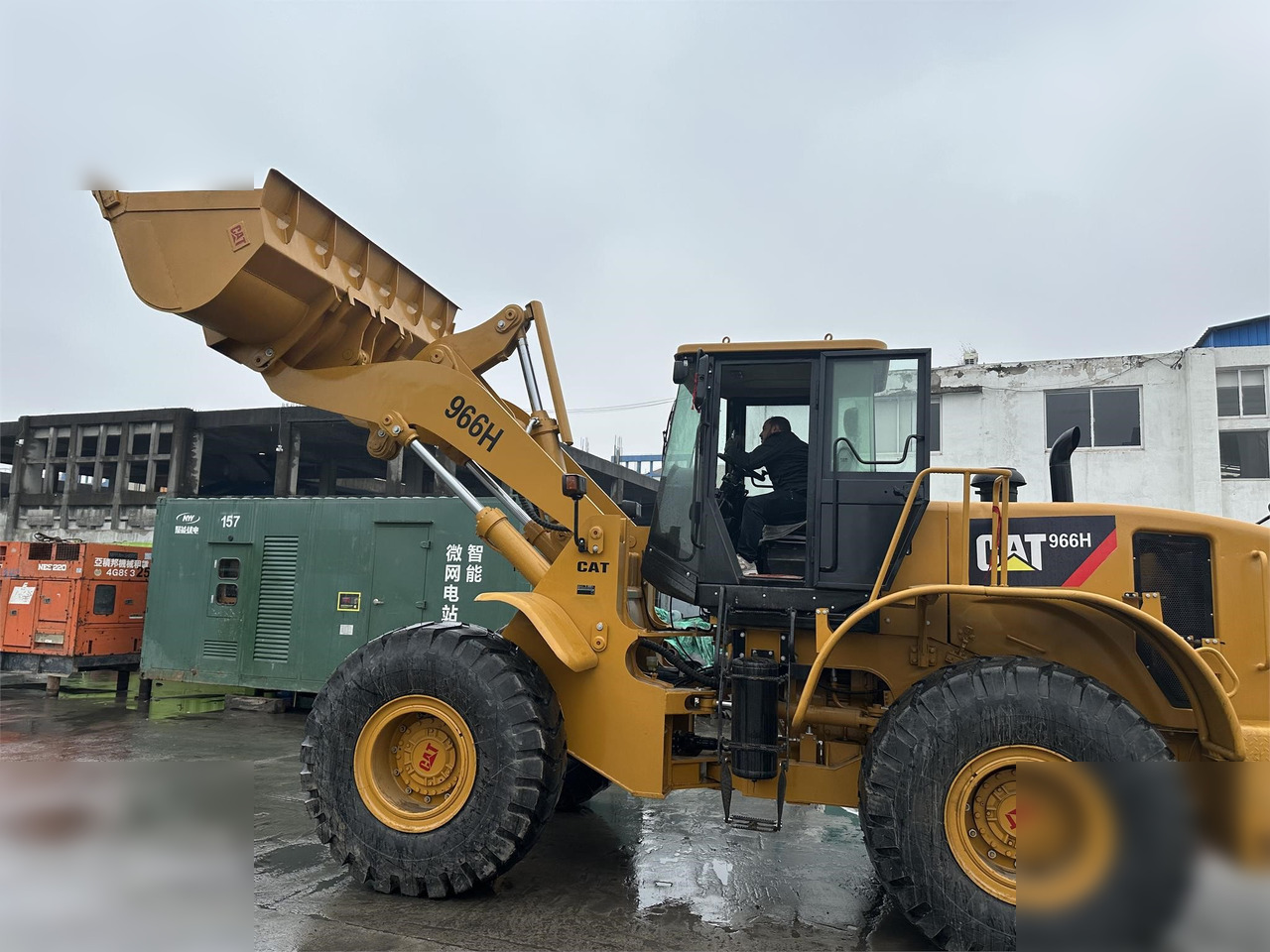 Chargeuse sur pneus CATERPILLAR 966H