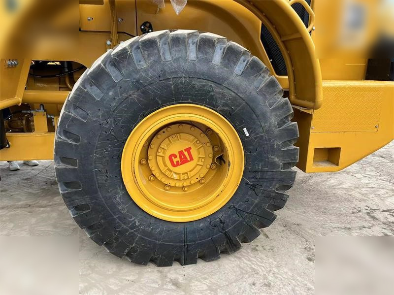 Chargeuse sur pneus CATERPILLAR 966H