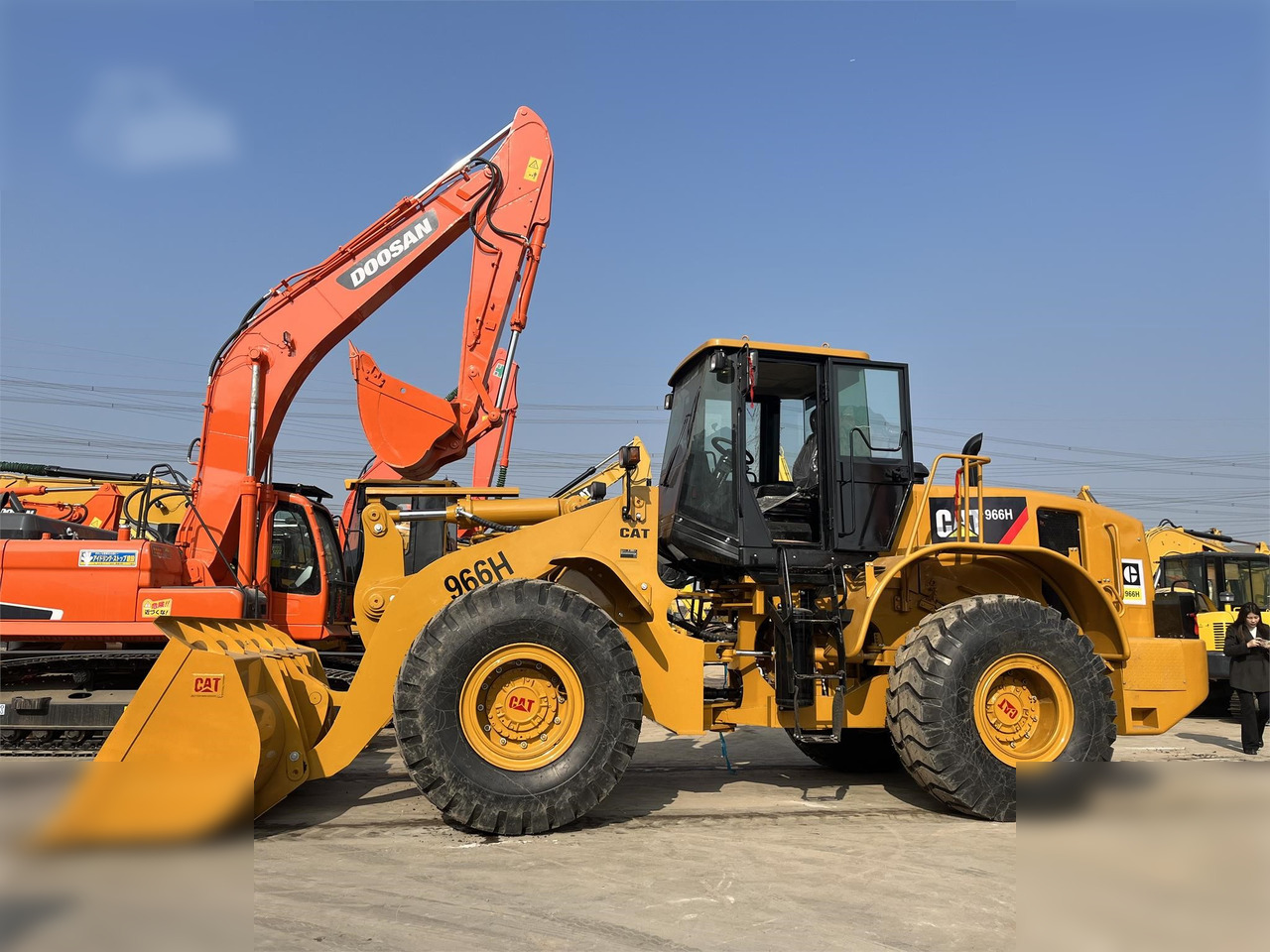 Chargeuse sur pneus CATERPILLAR 966H