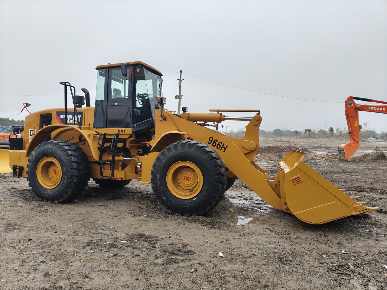 Chargeuse sur pneus CATERPILLAR 966H