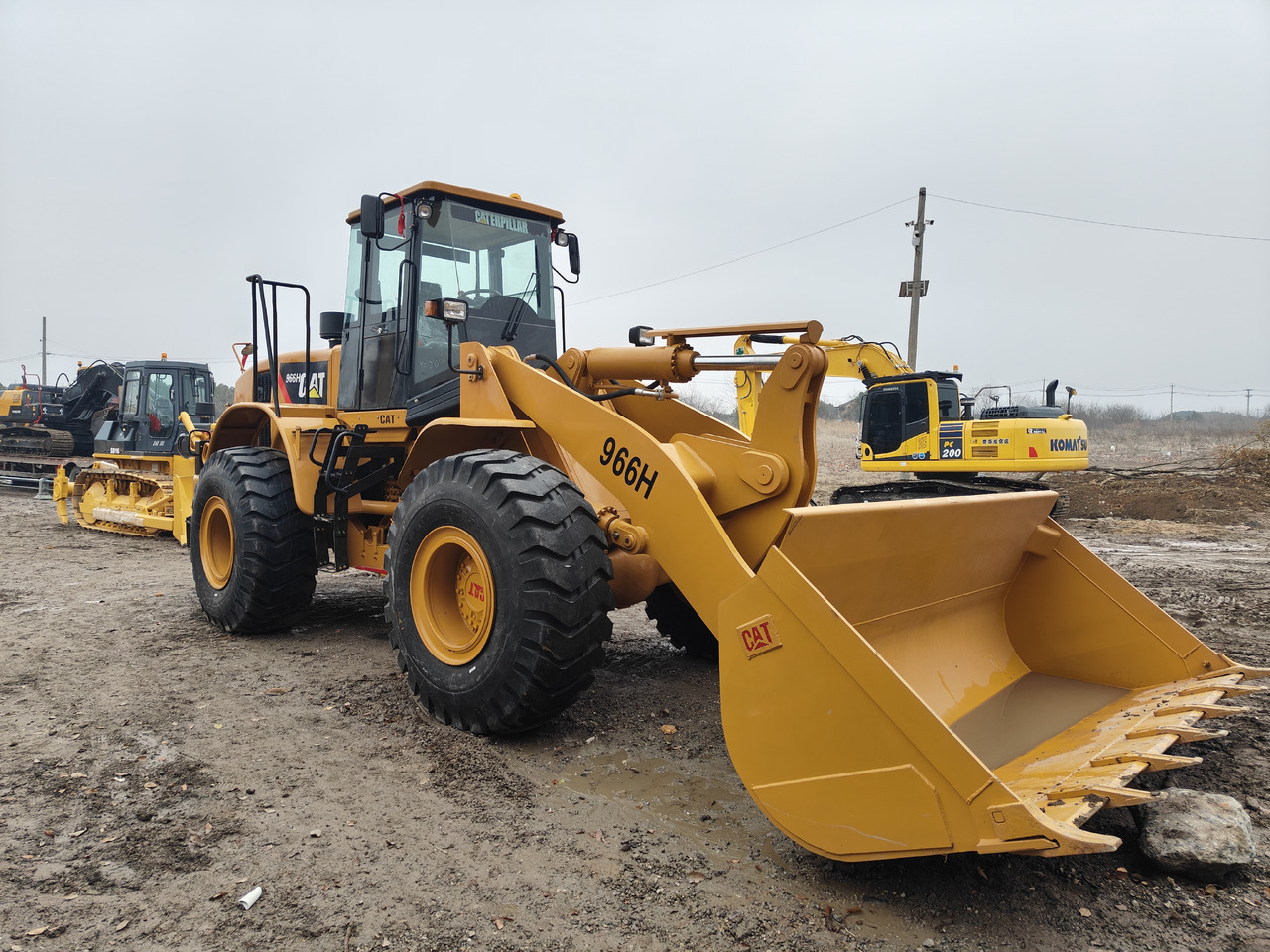 Chargeuse sur pneus CATERPILLAR 966H