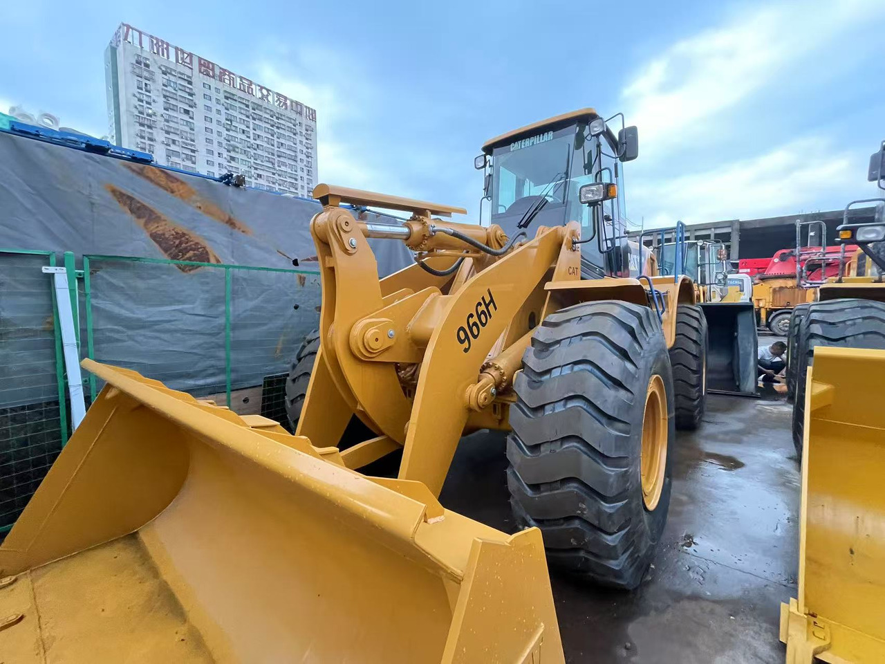 Chargeuse sur pneus CATERPILLAR 966H