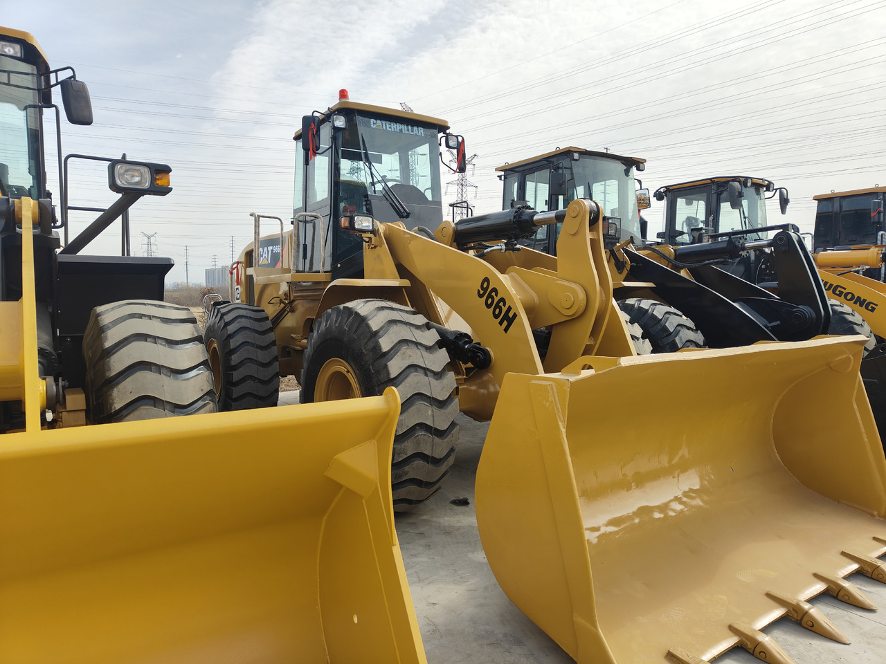 Chargeuse sur pneus CATERPILLAR 966H