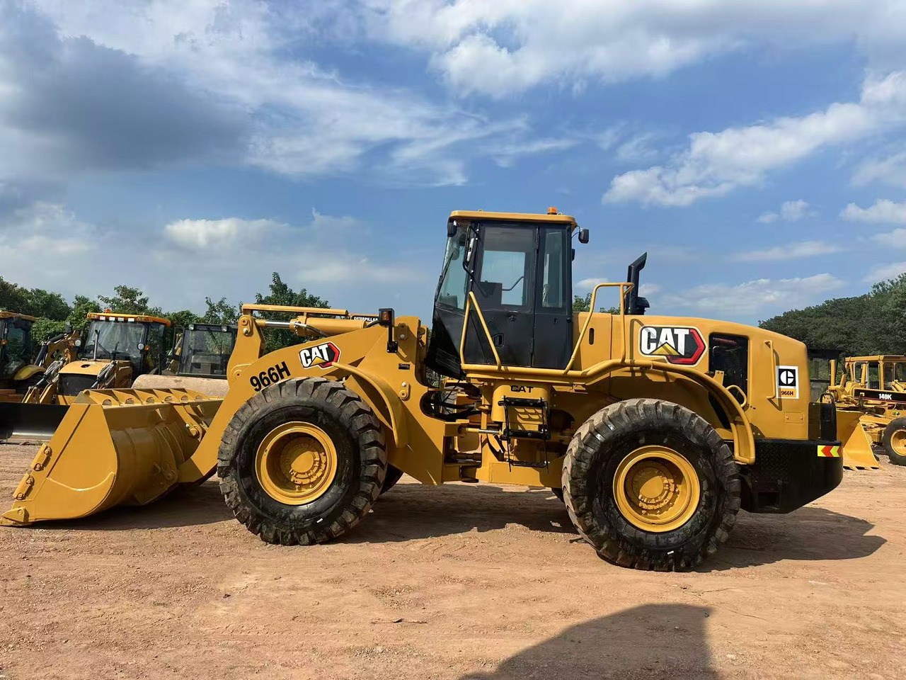 Chargeuse sur pneus CATERPILLAR 966H