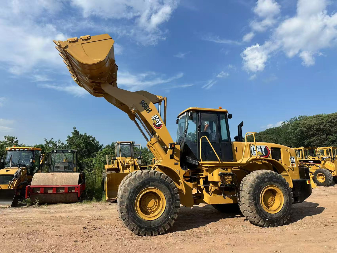 Chargeuse sur pneus CATERPILLAR 966H