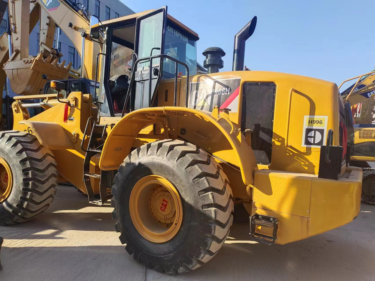 Chargeuse sur pneus CATERPILLAR 966H CAT