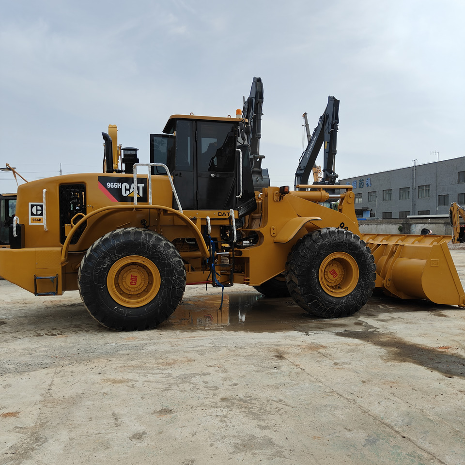 Chargeuse sur pneus CATERPILLAR 966H Used Loader