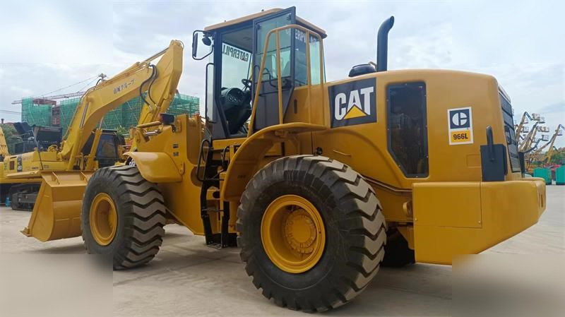 Chargeuse sur pneus CATERPILLAR 966L
