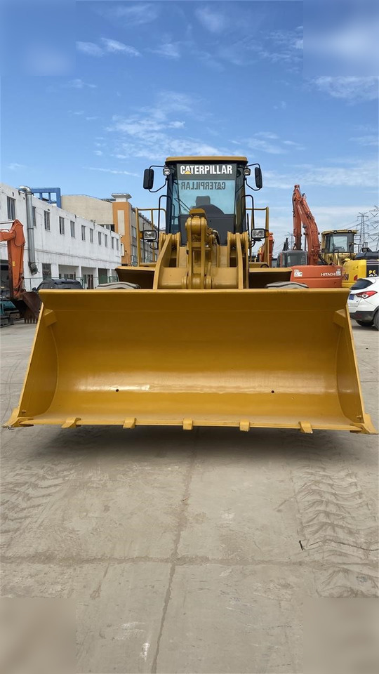 Chargeuse sur pneus CATERPILLAR 966L