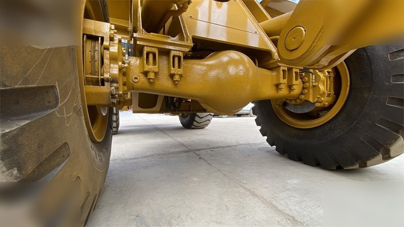 Chargeuse sur pneus CATERPILLAR 966L