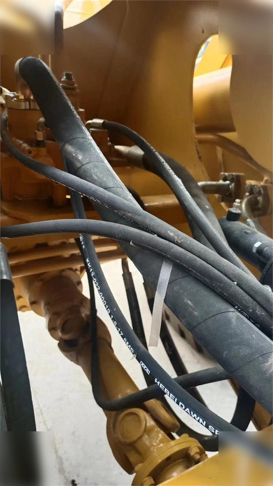 Chargeuse sur pneus CATERPILLAR 966L