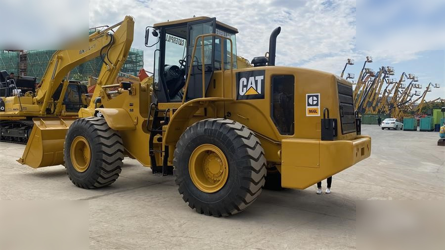 Chargeuse sur pneus CATERPILLAR 966L