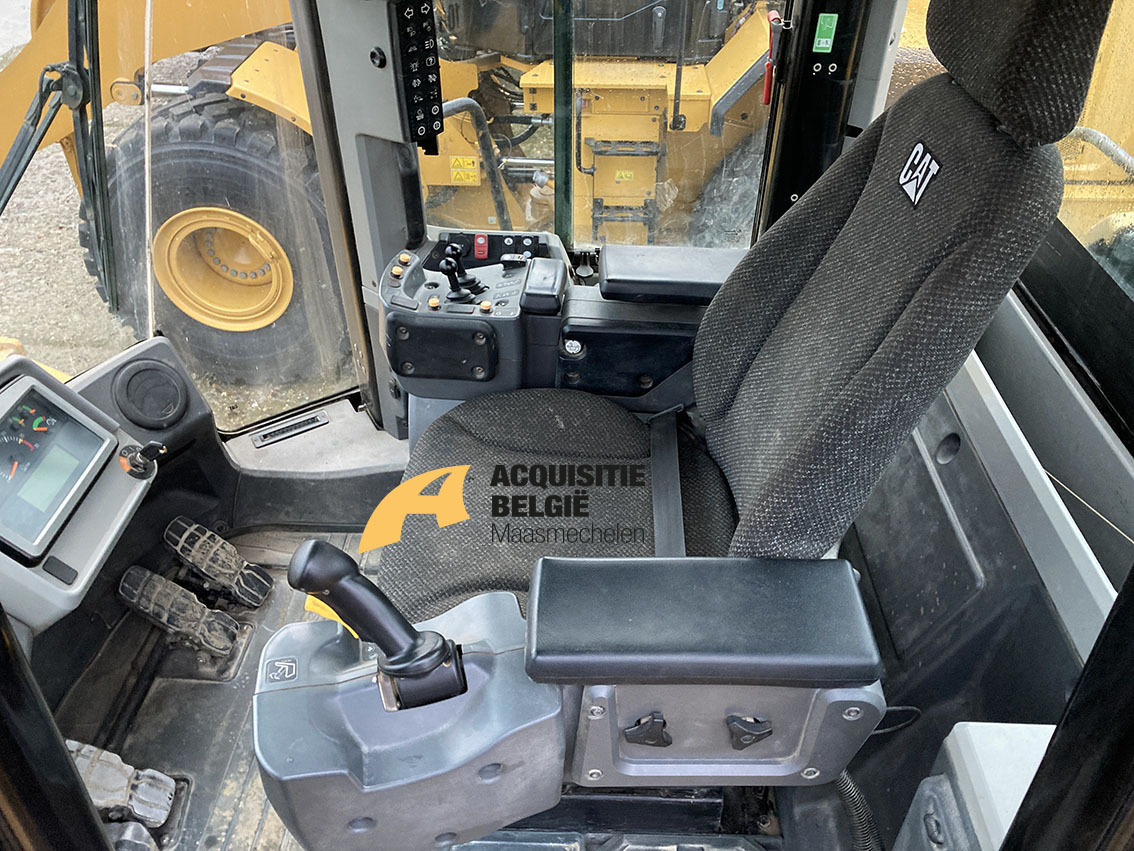 Chargeuse sur pneus CATERPILLAR 966M