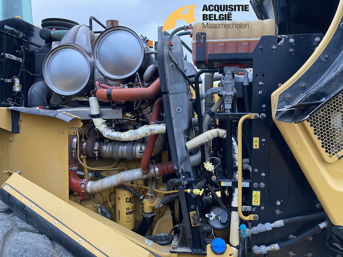 Chargeuse sur pneus CATERPILLAR 966M