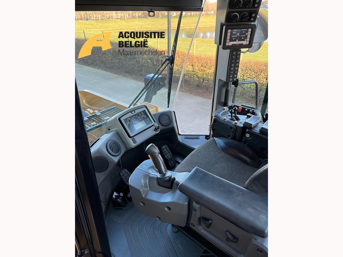 Chargeuse sur pneus CATERPILLAR 966M