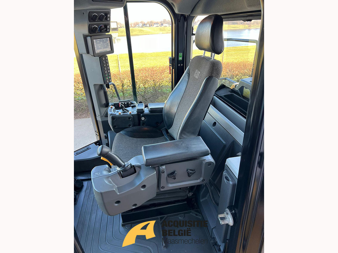 Chargeuse sur pneus CATERPILLAR 966M