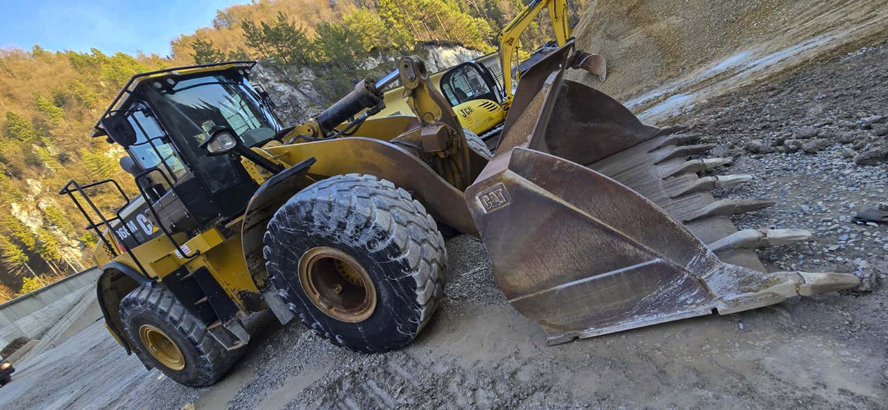 Chargeuse sur pneus CATERPILLAR 966MXE