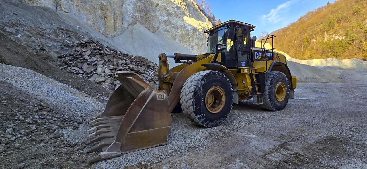 Chargeuse sur pneus CATERPILLAR 966MXE