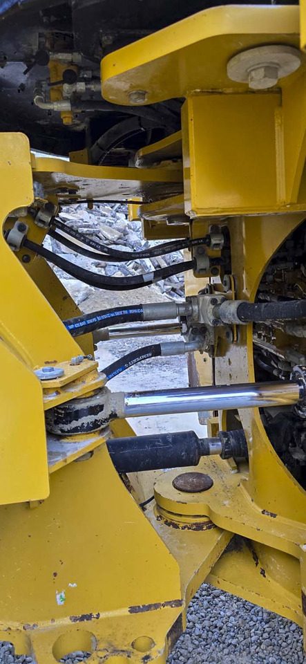 Chargeuse sur pneus CATERPILLAR 966MXE